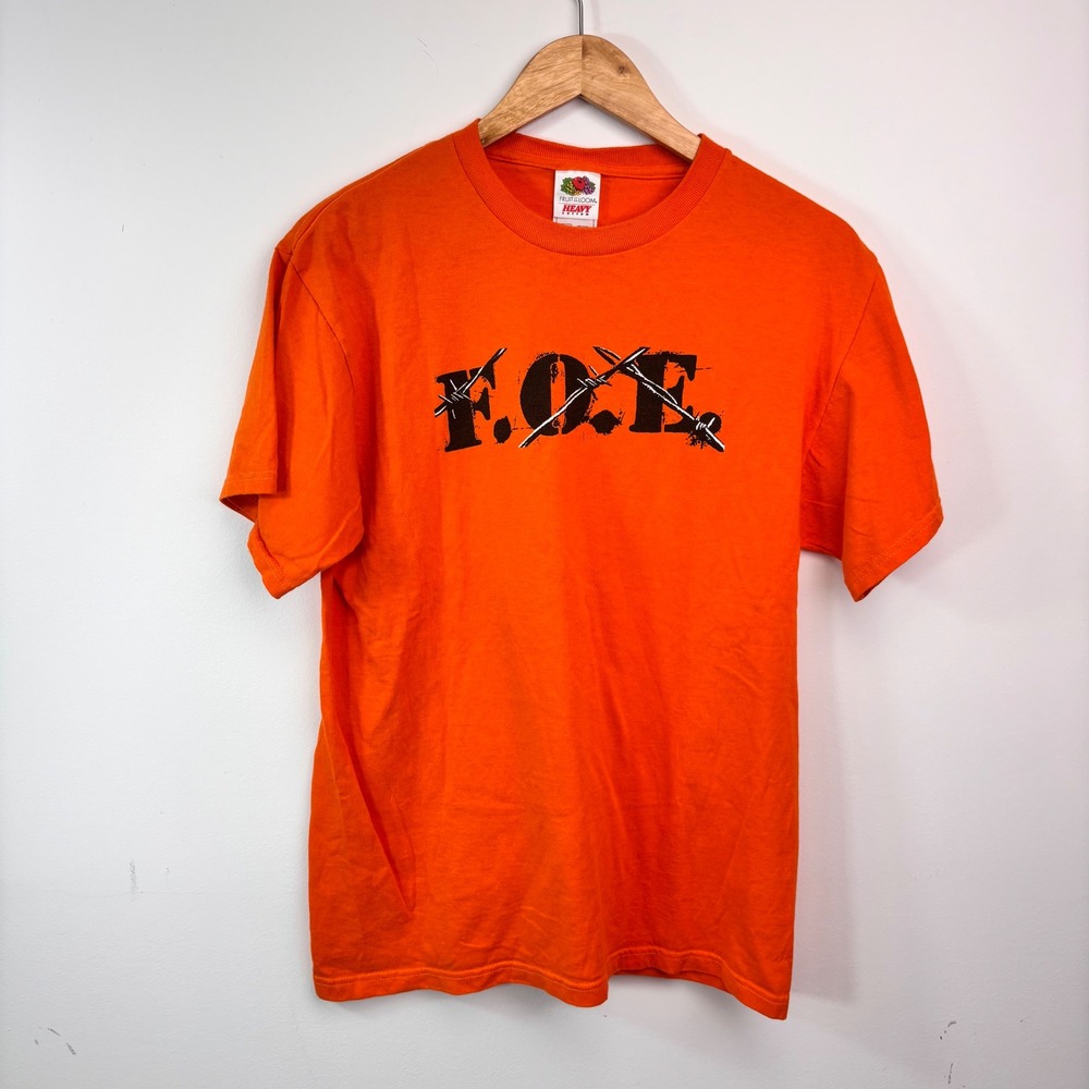 F.O.E. Barbed Wire Orange Graphic T Shirt Fruit of the Loom Heavy Cotton Y2K